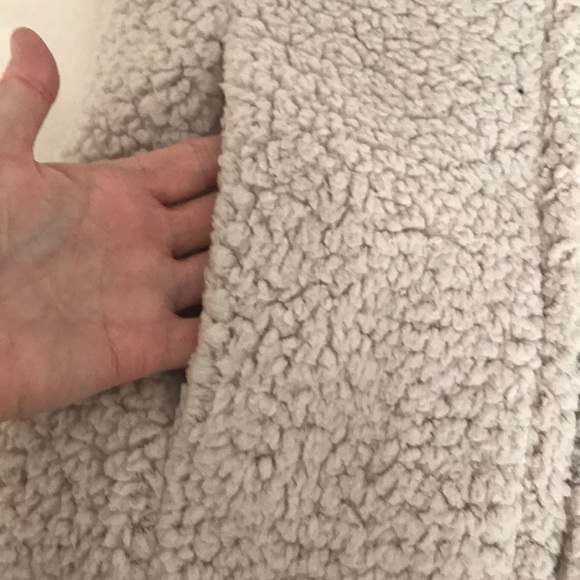 Soft HoodedTeddy Vest NWOT - Picture 3 of 5